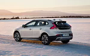 Volvo V40 T5 AWD Cross Country car wallpapers