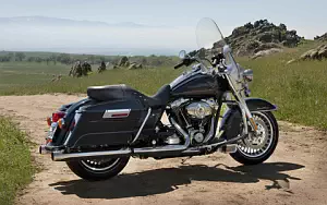 Harley-Davidson Touring Road King motorcycle wallpapers