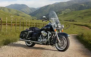 Harley-Davidson Touring Road King Classic motorcycle wallpapers