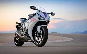 Honda CBR1000RR motorcycle wallpapers