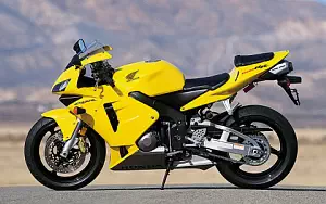 Honda CBR600RR motorcycle wallpapers