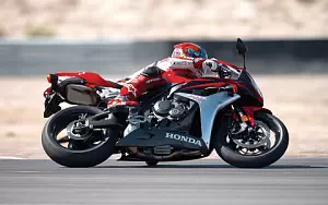 Honda CBR600RR motorcycle wallpapers