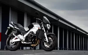 Suzuki GSR600S motorcycle wallpapers