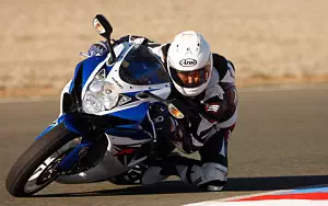 Suzuki GSX-R600 motorcycle wallpapers