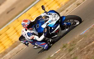 Suzuki GSX-R600 motorcycle wallpapers