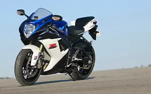 Suzuki GSX-R750 motorcycle wallpapers