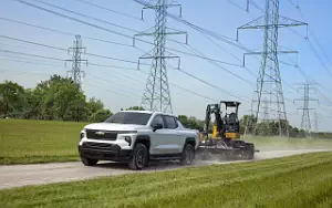 Chevrolet Silverado EV WT Crew Cab (Summit White) car wallpapers