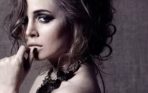Hot girls wide wallpapers and HD wallpapers