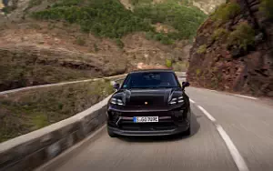 Porsche Macan 4 (Copper Ruby Metallic) car wallpapers