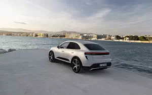 Porsche Macan Turbo (Ice Grey Metallic) car wallpapers
